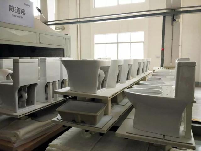 浪鯨衛(wèi)浴陶瓷工廠浪鯨衛(wèi)浴陶瓷產(chǎn)品采用行業(yè)領(lǐng)先的全自動隧道窯生產(chǎn)線